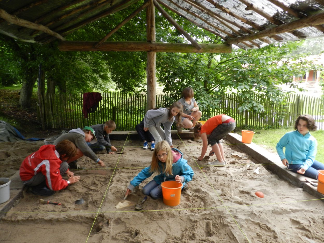 Atelier enfant fouilles archéologiques